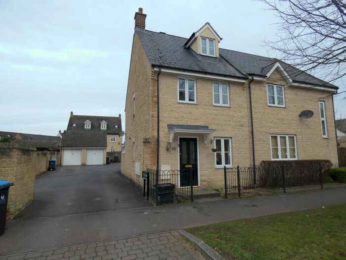 3 Bedroom Semi-Detached House To Rent In Bluebell Way, Carterton, OX18