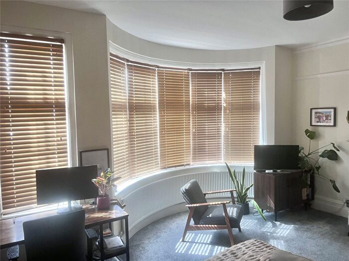 1 Bedroom Flat To Rent In Beechwood Avenue, Richmond, TW9