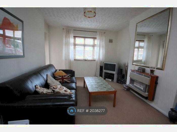 2 Bedroom Flat To Rent In Althorne Gardens, London, E18