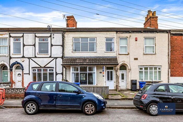 4 Bedroom Terraced House For Sale In Macaulay Street, Grimsby, DN31