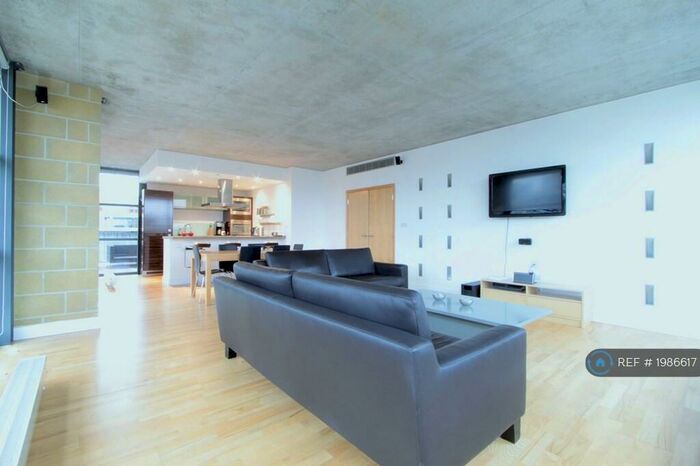 2 Bedroom Penthouse To Rent In New Inn Broadway, London, EC2A