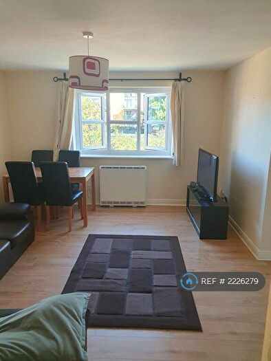 2 Bedroom Flat To Rent In Compass House, London, SE8