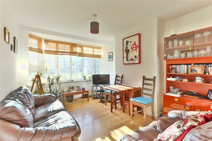 2 Bedroom Apartment To Rent In Torrington Court, North Finchley, London, N12