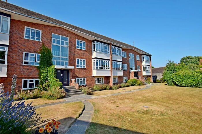 3 Bedroom Flat To Rent In Turret House, Limmer Lane, Bognor Regis, West Sussex, PO22