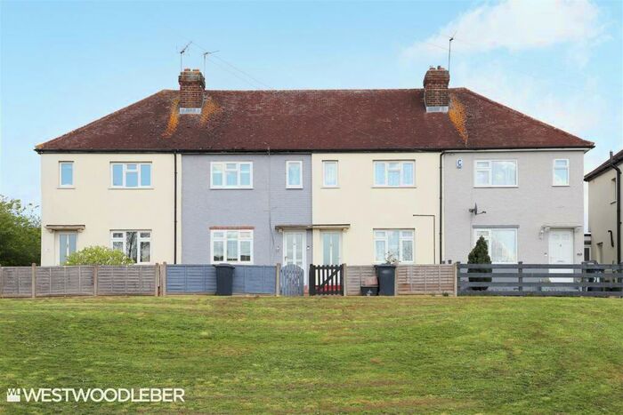 3 Bedroom Terraced House For Sale In Old Essex Road, Hoddesdon - Chain Free, EN11