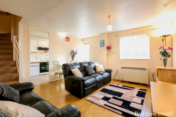 2 Bedroom Flat To Rent In Aylesbury Close Forest Gate, E7