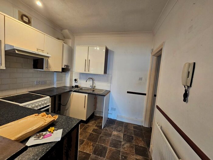 2 Bedroom Flat To Rent In West Road, Southend-On-Sea, SS3