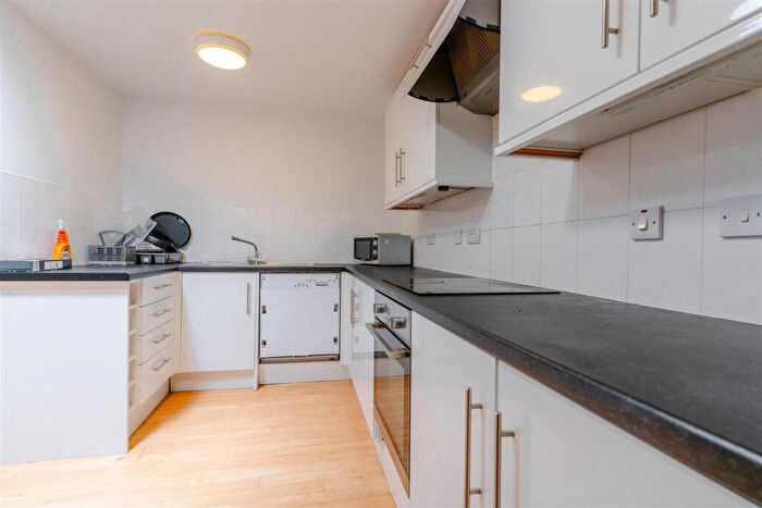 3 Bedroom Apartment To Rent In Bristol Road, Selly Oak, Birmingham, West Midlands, B29