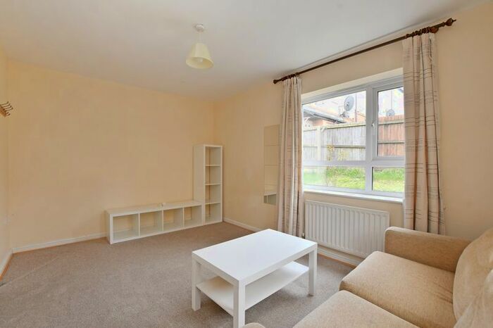 3 Bedroom Detached House To Rent In Kenninghall View, Sheffield, S2