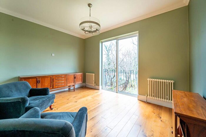 1 Bedroom Flat To Rent In Earlham Grove, Forest Gate, London, E7