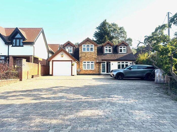 5 Bedroom Chalet To Rent In Bournebridge Lane, Romford, RM4
