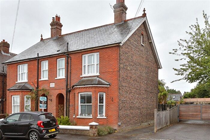 2 Bedroom Flat For Sale In Cranston Road, East Grinstead, West Sussex, RH19