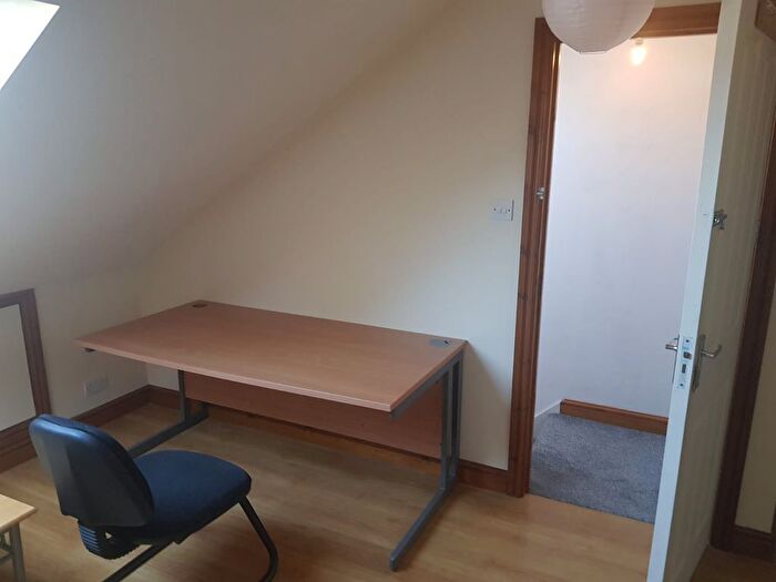 4 Bedroom Semi-Detached House To Rent In Stanley Road, Oxford, OX4