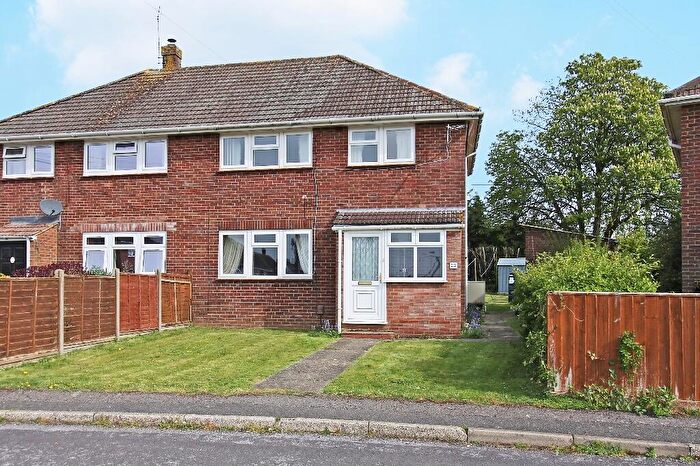 3 Bedroom Detached House For Sale In Linden Close, SP11