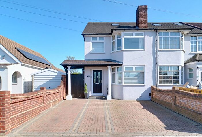 4 Bedroom Terraced House For Sale In Hubert Road, Rainham, RM13