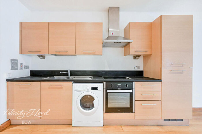 2 Bedroom Flat For Sale In Roach Road, London, E3