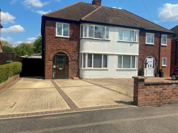 3 Bedroom Semi-Detached House To Rent In Cottingham Grove, Bletchley, MK3