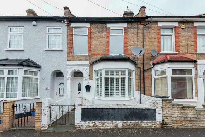 2 Bedroom Terraced House To Rent In George Road, Chingford, E4