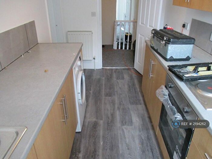 3 Bedroom Flat To Rent In First Floor, Grimsby, DN32