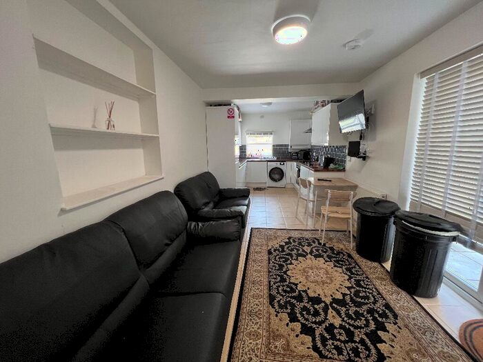 6 Bedroom Terraced House To Rent In Copper Street, Cardiff(City), CF24