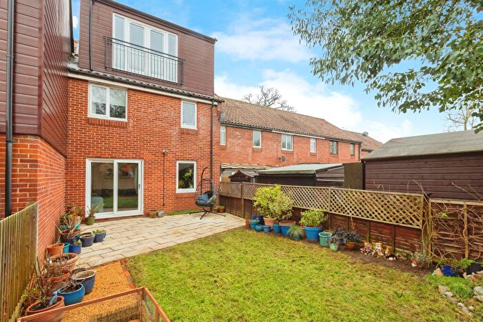4 Bedroom Terraced House For Sale In Sherwood Avenue, Abingdon, OX14