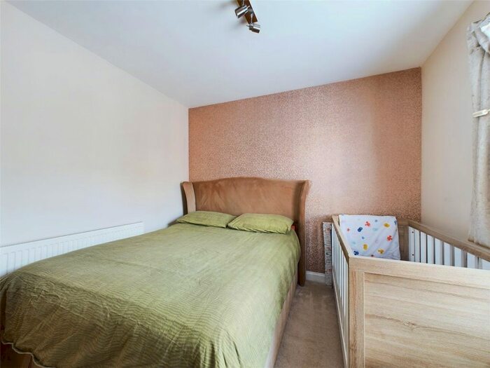 2 Bedroom Terraced House For Sale In Collis Street, Reading, Berkshire, RG2