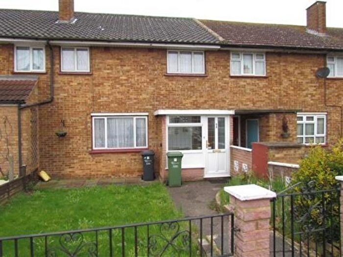 3 Bedroom House To Rent In Rose Lane, Marks Gate, RM6