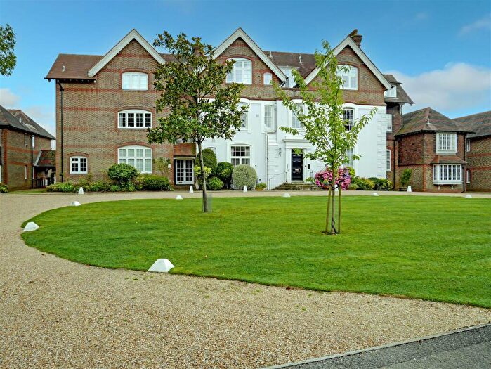 2 Bedroom Apartment For Sale In Crossbush, Arundel, BN18