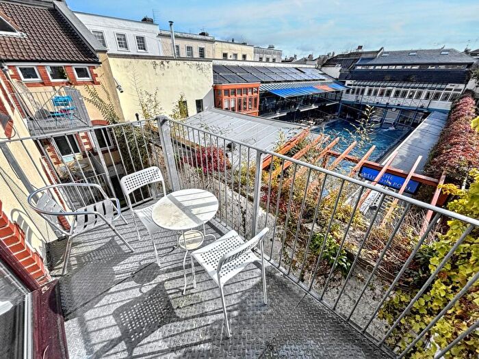 2 Bedroom Flat To Rent In Southleigh Road, Clifton, Bristol, BS8