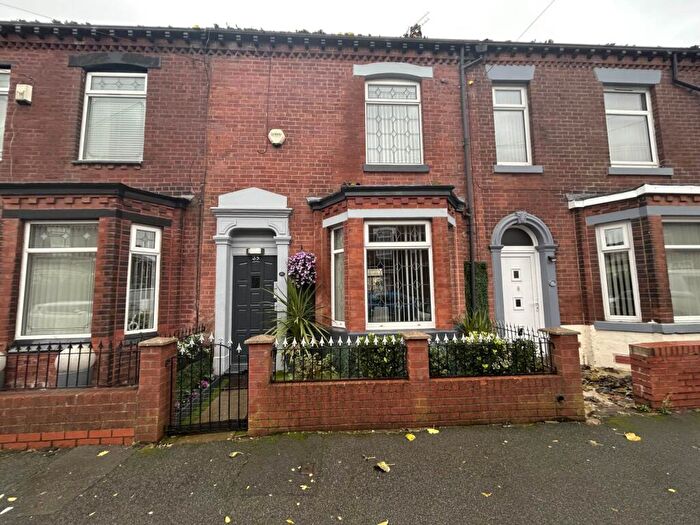 3 Bedroom Terraced House For Sale In Queens Road, Oldham, OL9