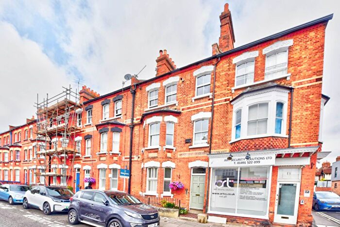 2 Bedroom Flat To Rent In Station Road, Henley-On-Thames, RG9