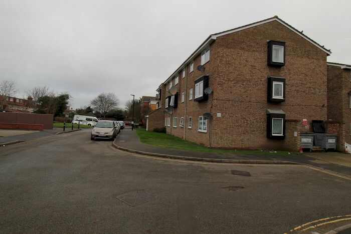 2 Bedroom Flat To Rent In Old Park Mews, Hounslow, TW5