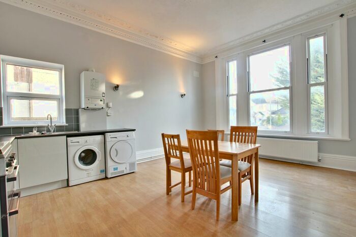 2 Bedroom Flat To Rent In Hayes Lane, Hayes, Bromley, BR2