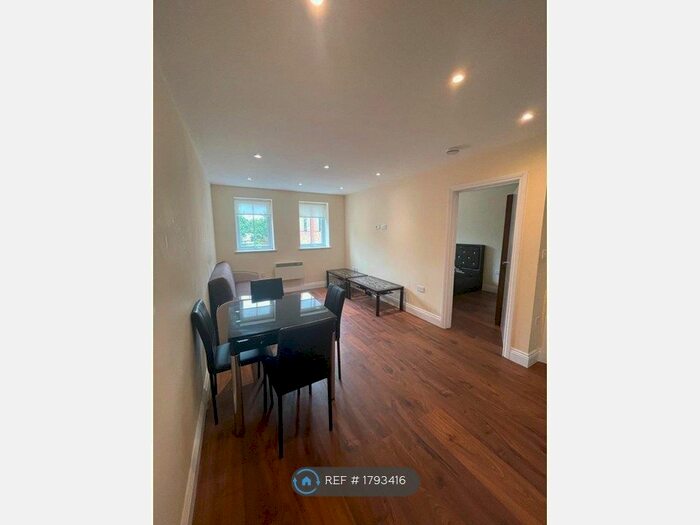 1 Bedroom Flat To Rent In The Mall, London, W5