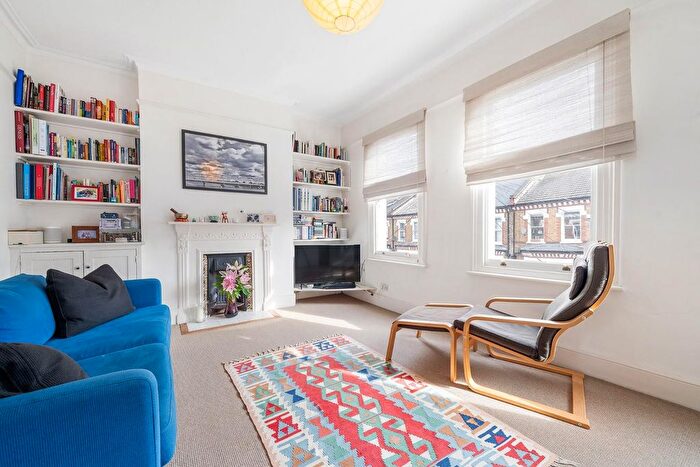 2 Bedroom Flat For Sale In Tremadoc Road, SW4