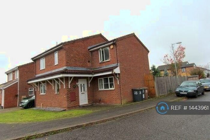4 Bedroom Detached House To Rent In Corbridge Drive, Luton, LU2