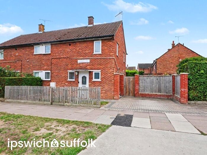 3 Bedroom Semi-Detached House For Sale In Garrick Way, Ipswich, IP1