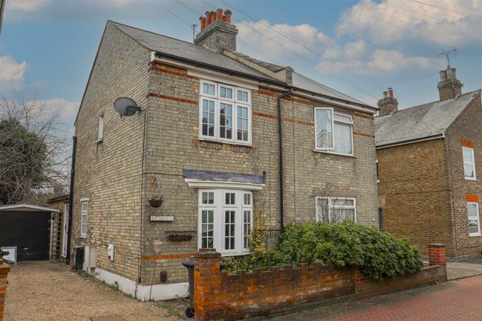 2 Bedroom Cottage To Rent In Leaway, Lea Road, Hoddesdon, Hertfordshire, EN11