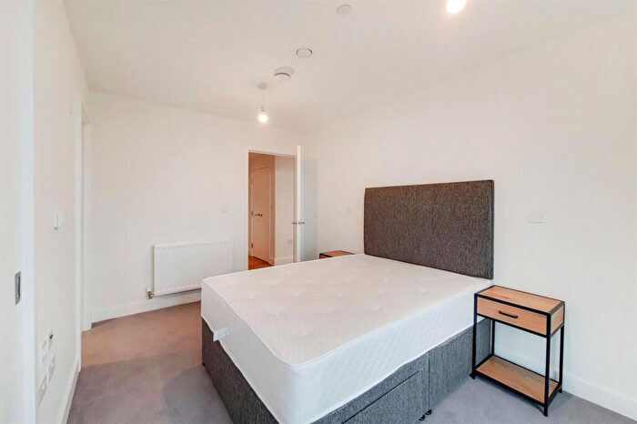 2 Bedroom Apartment To Rent In Green Street, London, NW10
