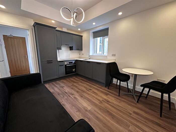 1 Bedroom Apartment To Rent In Ninian Road, Cardiff, CF23