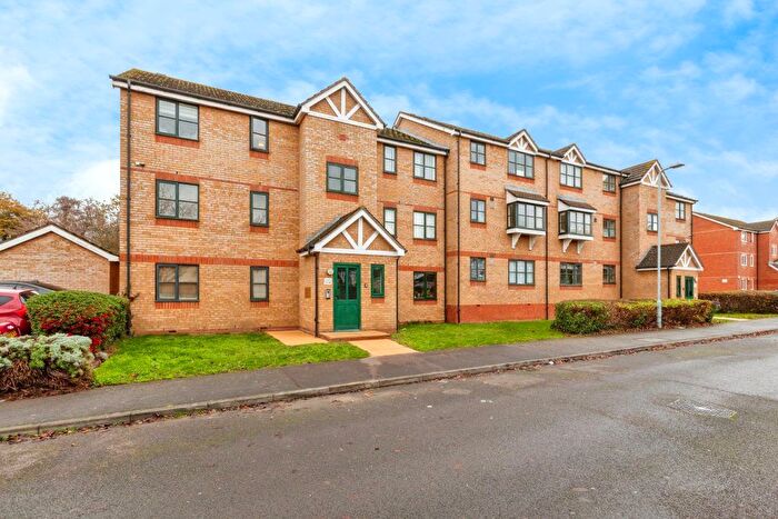 1 Bedroom Flat For Sale In Lovegrove Drive, Slough, SL2