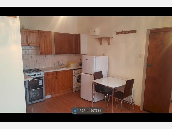 Studio To Rent In Archway Road, London, N19