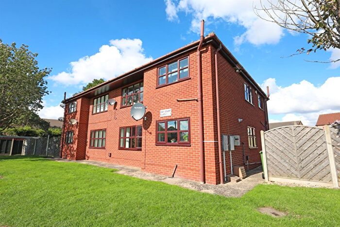 2 Bedroom Flat To Rent In May Court, PE20