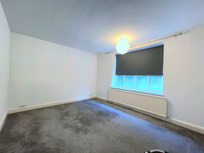 2 Bedroom Apartment To Rent In Haslemere Road, Crouch End, London, N8