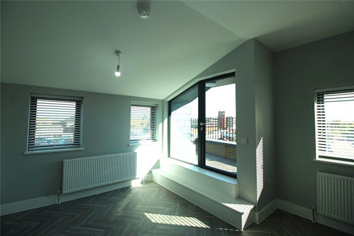 3 Bedroom Flat To Rent In Rathmore Road, Gravesend, Kent, DA11