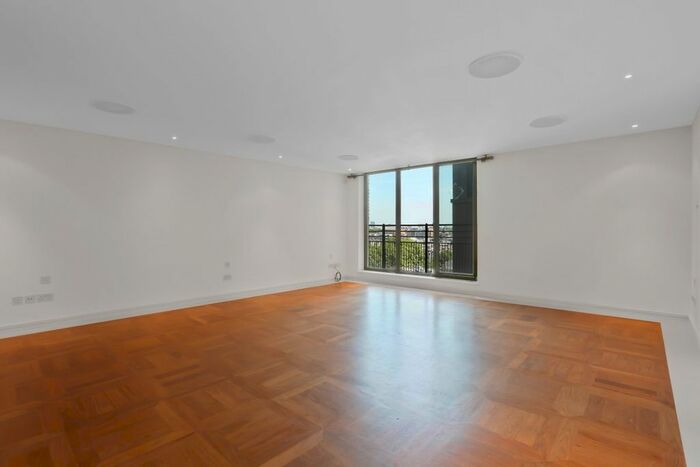 3 Bedroom Flat To Rent In Cromwell Road, London, SW7