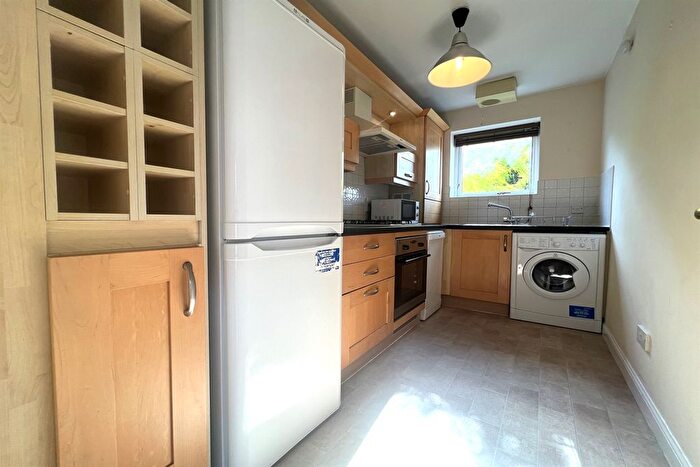 2 Bedroom Flat To Rent In Constable Avenue, London, E16