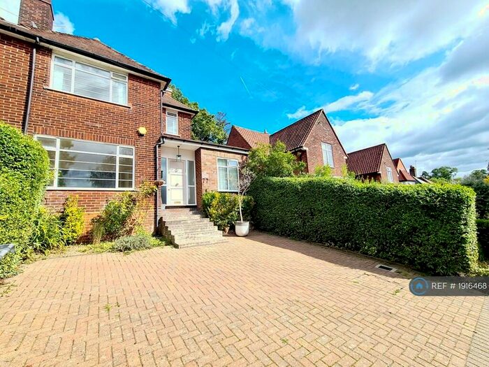 5 Bedroom Semi-Detached House To Rent In Sunnyfield, London, NW7