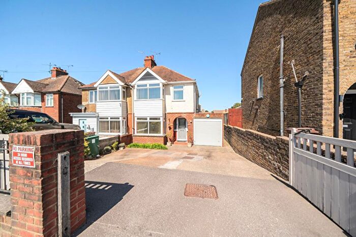 3 Bedroom Semi-Detached House For Sale In Canterbury Road, Sittingbourne, ME10