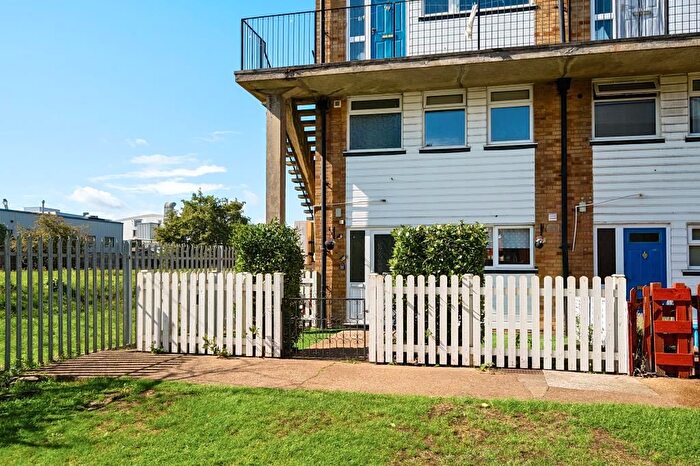 3 Bedroom Maisonette For Sale In Sunbury-On-Thames, Surrey, TW16